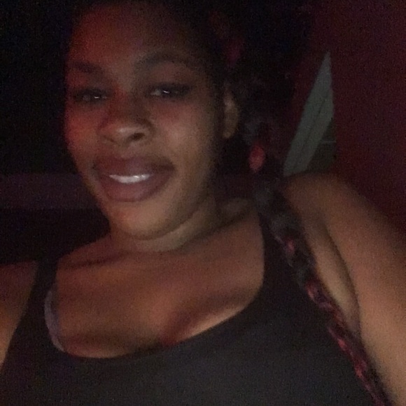 Meet your Posher, Ariel - Picture 1 of 1